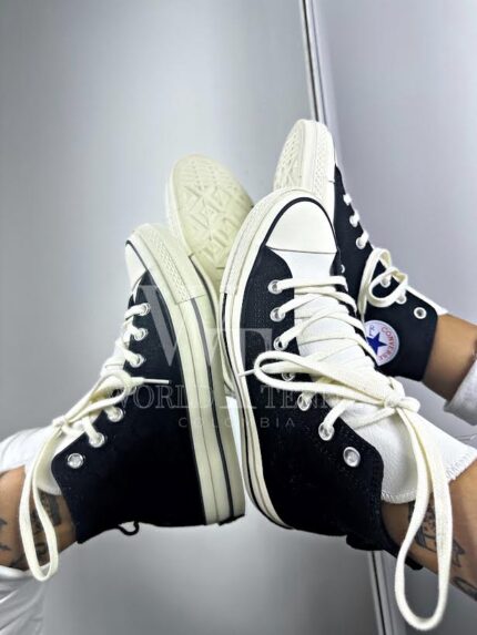 CONVERSE NEGRA LENGUA BLANCA