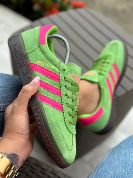 ADIDAS SPEZIAL VERDE LÍNEAS FUCSIA