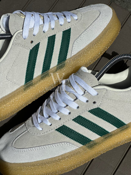 TENNIS BEIGE LÍNEAS VERDE