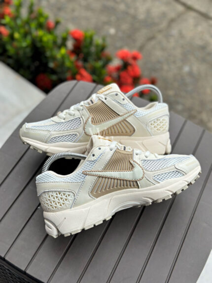 NIKE VOMERO