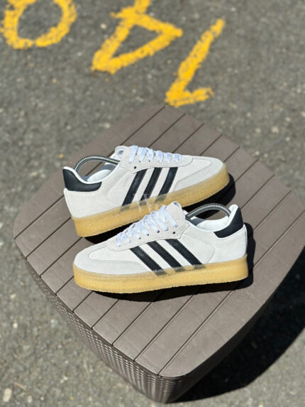 TENNIS BEIGE LINEAS NEGRAS
