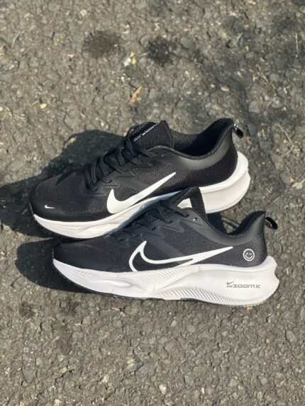 NIKE ZOOM NEGRA