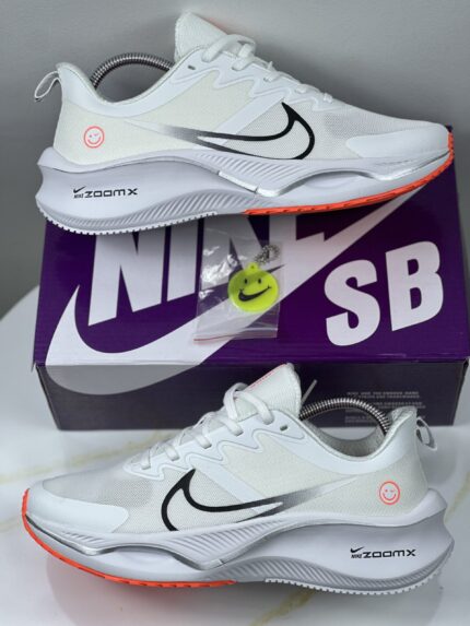 NIKE ZOOM BLANCAS SUELA NARANJA