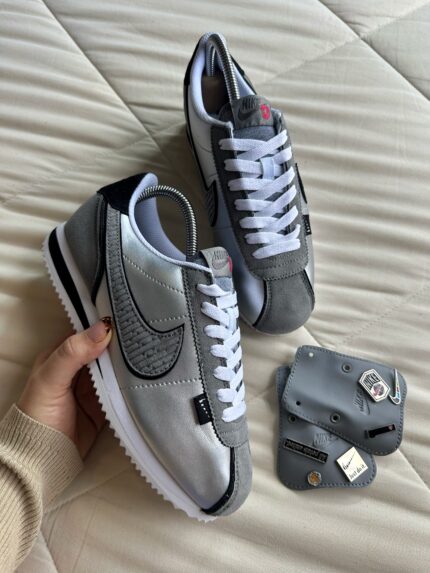 NIKE CORTEZ GRIS PLATA
