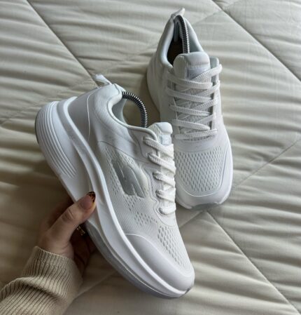 SKECHERS MAX CUSHION