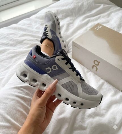 On cloud Mujer Azul y blanco