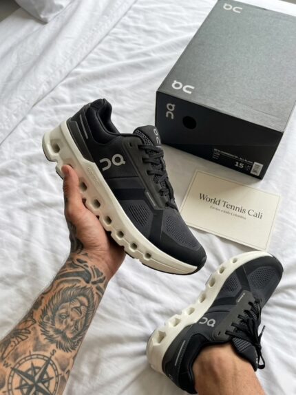 On cloud negra blanca